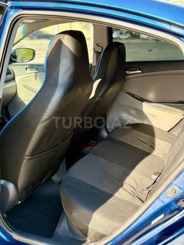 Hyundai Accent-13