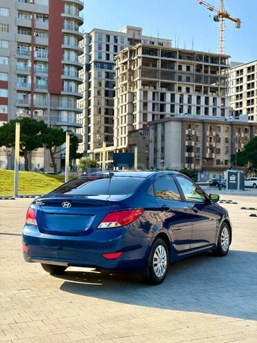 Hyundai Accent-14