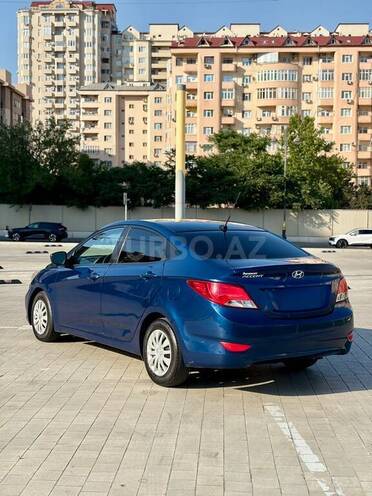 Hyundai Accent-7