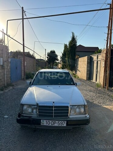 Mercedes 200 D-1