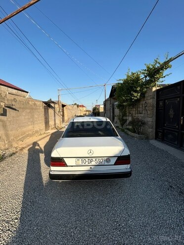 Mercedes 200 D-2
