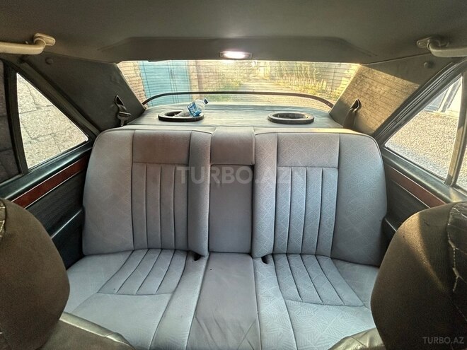 Mercedes 200 D-6