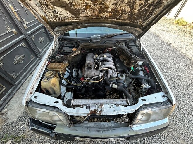 Mercedes 200 D-7