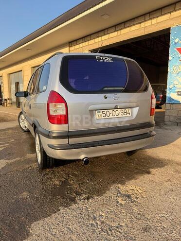 Opel Zafira-10