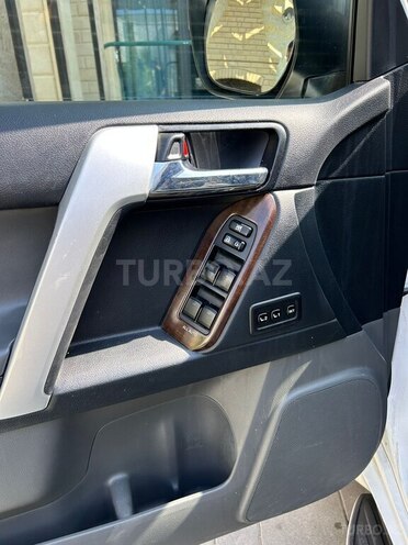 Toyota Land Cruiser Prado-8
