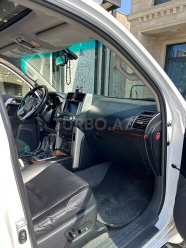 Toyota Land Cruiser Prado-18