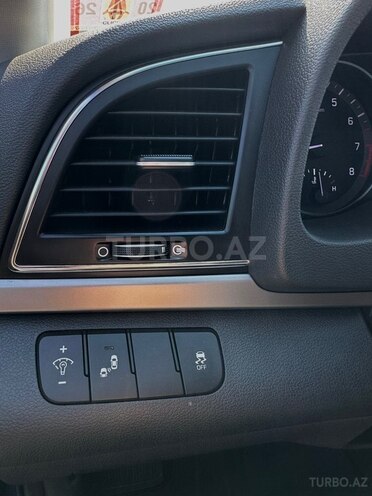 Hyundai Sonata-16