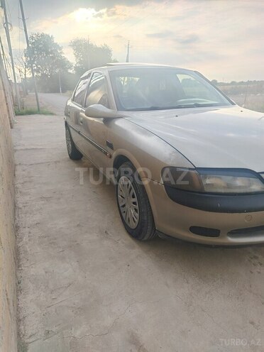 Opel Vectra-4