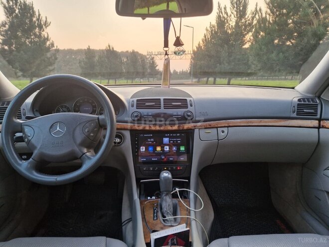 Mercedes E 320-11