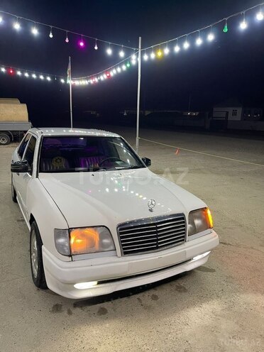 Mercedes 250 D-1