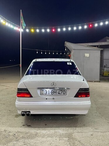 Mercedes 250 D-6