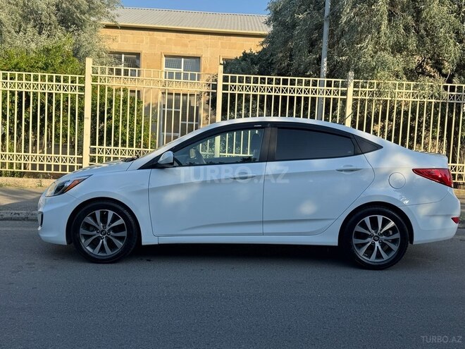 Hyundai Accent-4