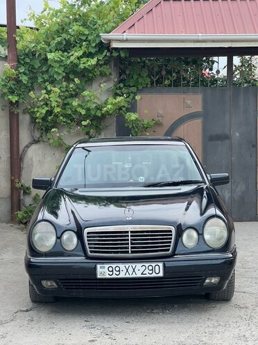 Mercedes E 220-1