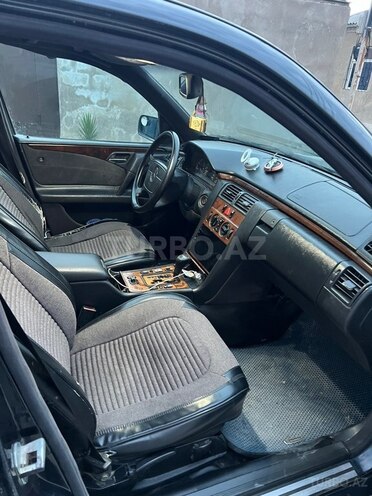 Mercedes E 220-8