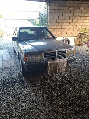 Mercedes 190-1