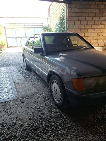 Mercedes 190-2