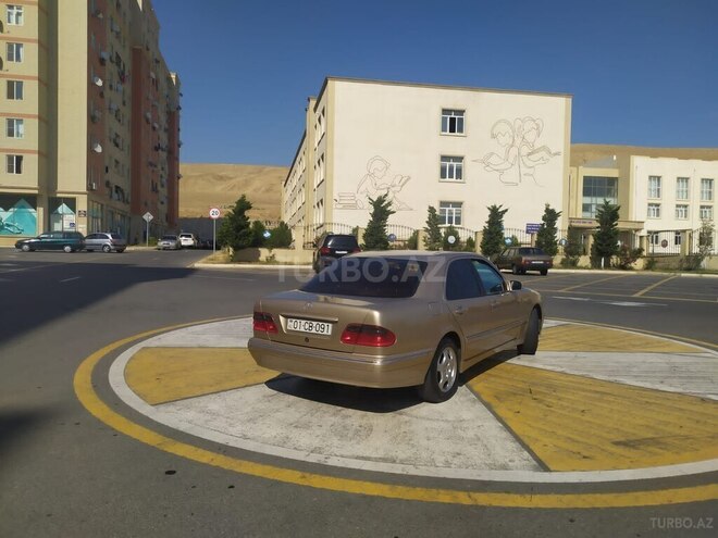 Mercedes E 270-5