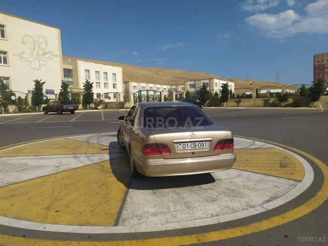 Mercedes E 270-8