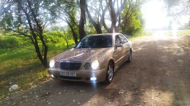 Mercedes E 270-1