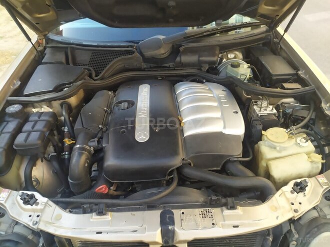 Mercedes E 270-10