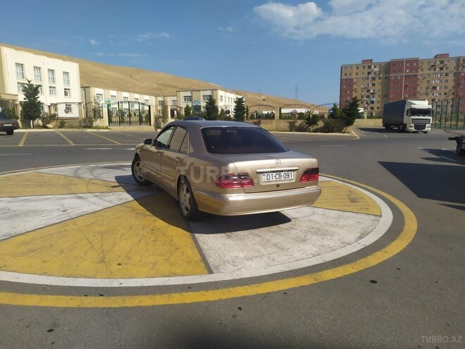 Mercedes E 270-13