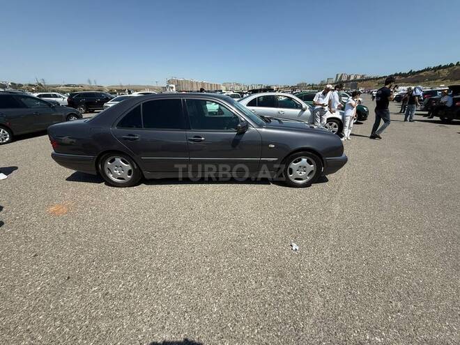 Mercedes E 240-3