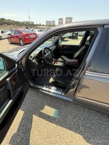 Mercedes E 240-5