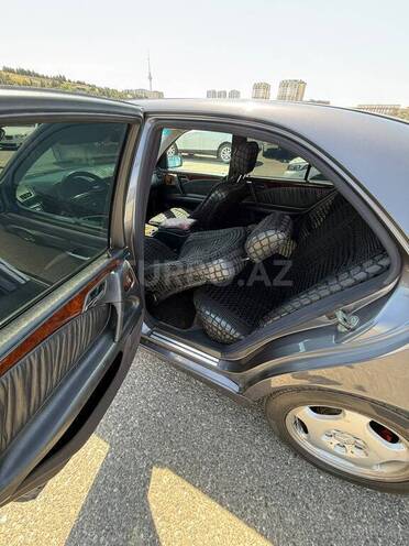Mercedes E 240-6
