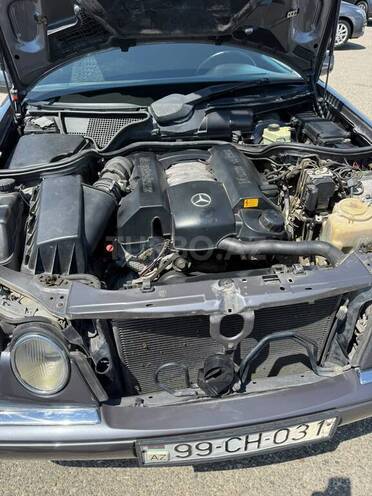 Mercedes E 240-7
