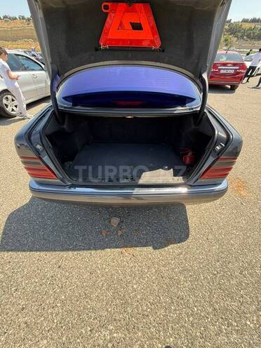 Mercedes E 240-8