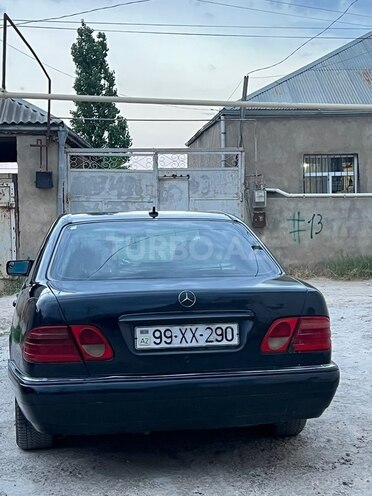 Mercedes E 220-2