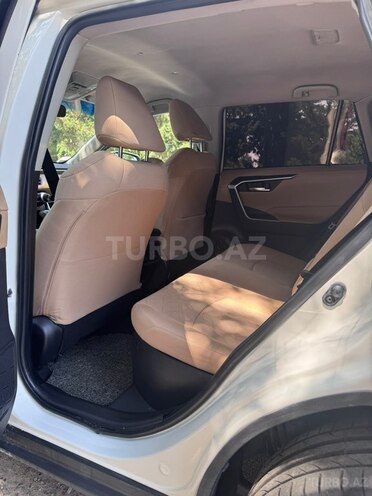 Toyota RAV4-7