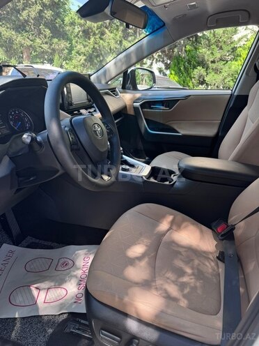 Toyota RAV4-6