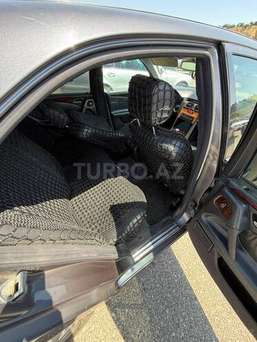 Mercedes E 240-9