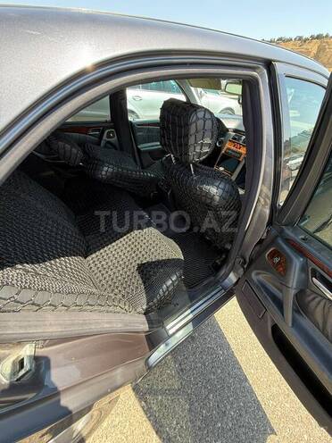 Mercedes E 240-10