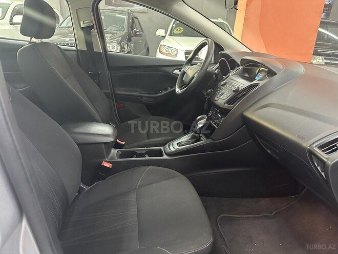 Ford Focus-13