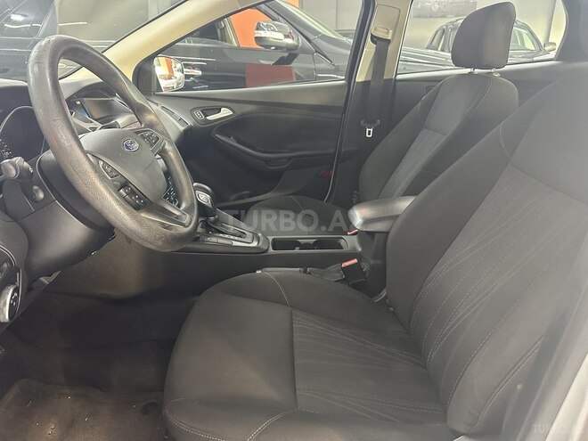 Ford Focus-12