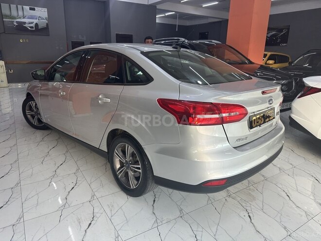 Ford Focus-10