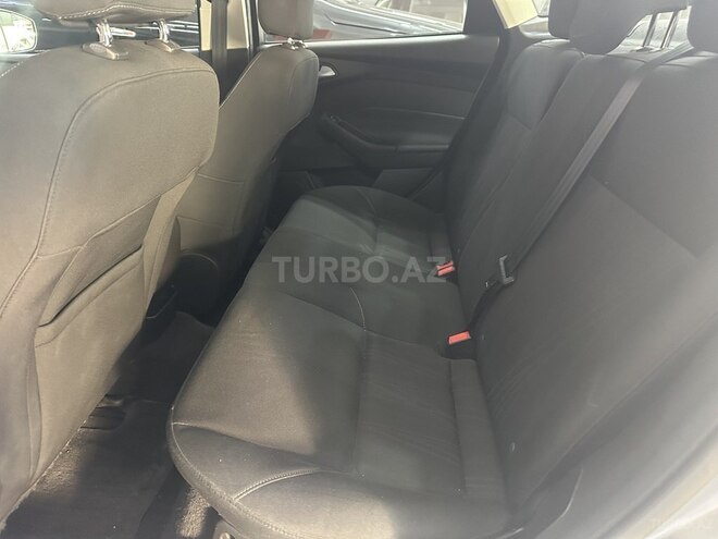 Ford Focus-11