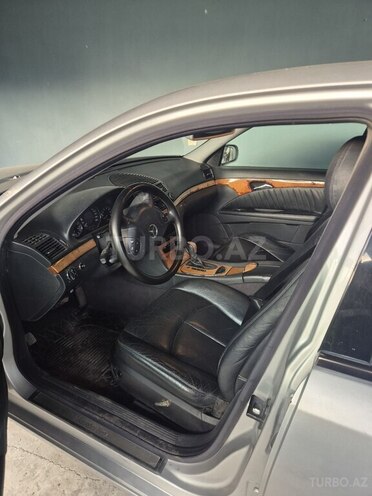 Mercedes E 240-2