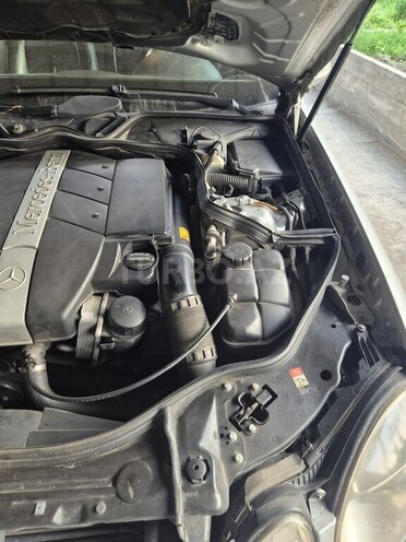 Mercedes E 240-6
