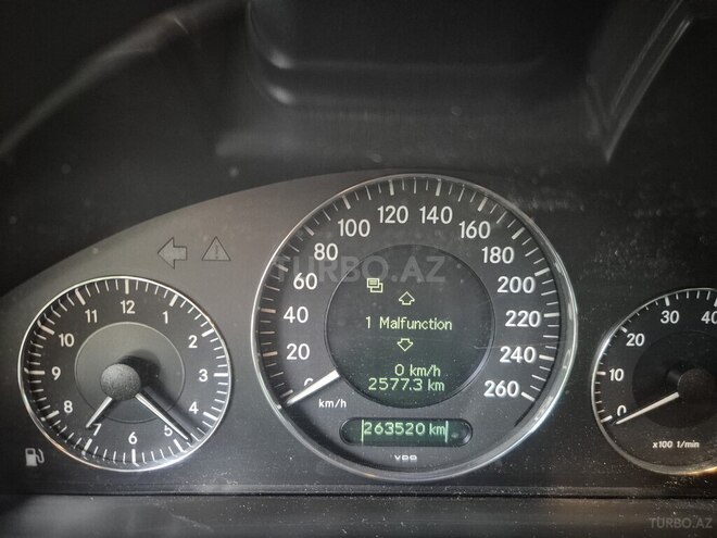 Mercedes E 240-13
