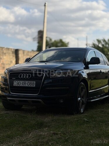 Audi Q7-1