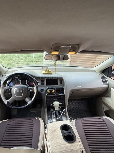 Audi Q7-8