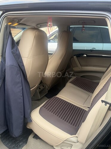 Audi Q7-6