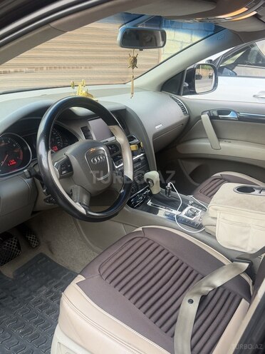 Audi Q7-7