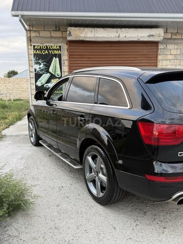 Audi Q7-4