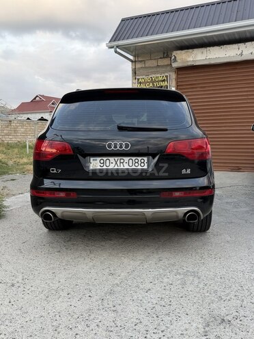 Audi Q7-3