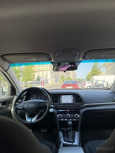 Hyundai Elantra-3