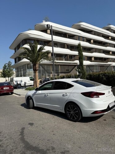 Hyundai Elantra-5